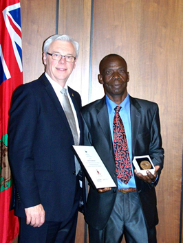 Le premier ministre Selinger et André Tourramitouyaï