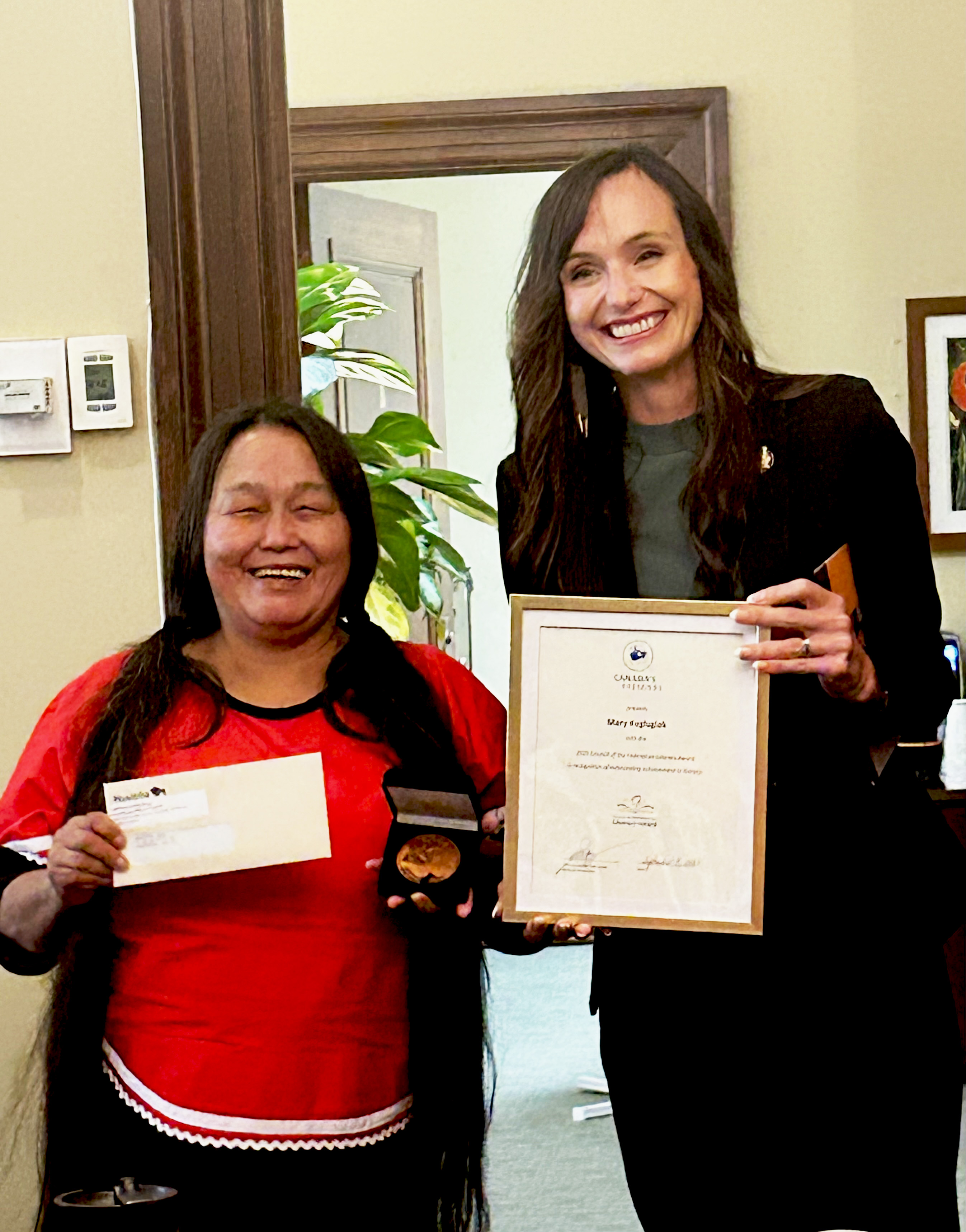 Photo of Mary Kuglugiak, Manitoba Recipient of the 2025 COF Literacy Award; and Manitoba Advanced Education and Training Minister Renée Cable